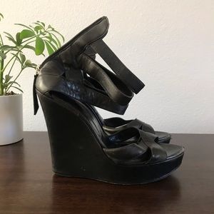 Tania Spinelli Wedge